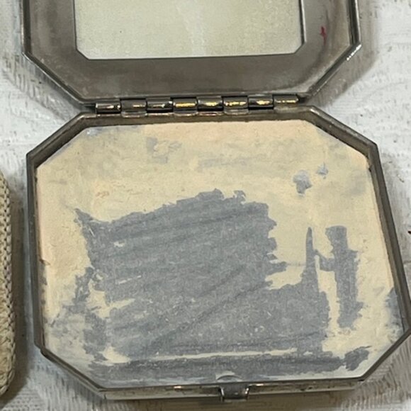 VTG Armand Company Art Deco Hinged Pressed Powder Compact Puff Mirror 1.8" - Picture 10 of 12